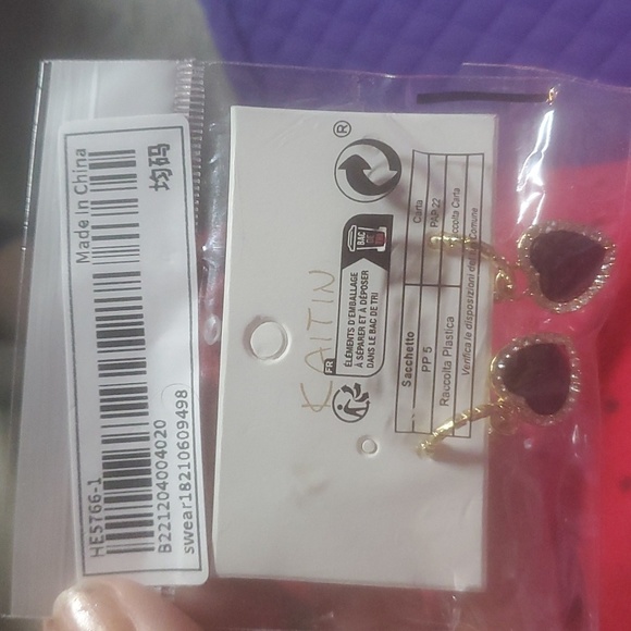 Black rhinestone heart earrings - Picture 5 of 5